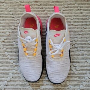 NIKE Air Max Motion 2 in 'White Navy Pink'Women's Size 8.5